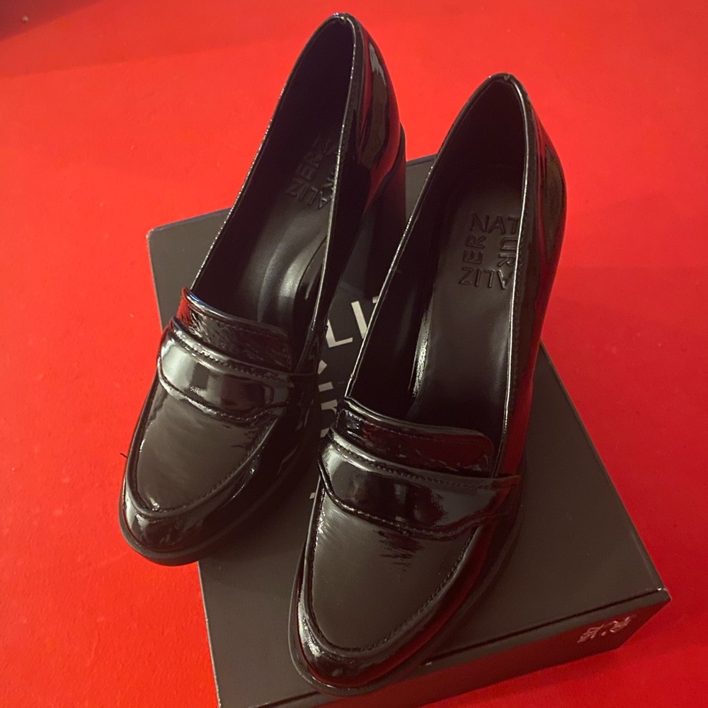 Naturalizer Glossy Black Heels